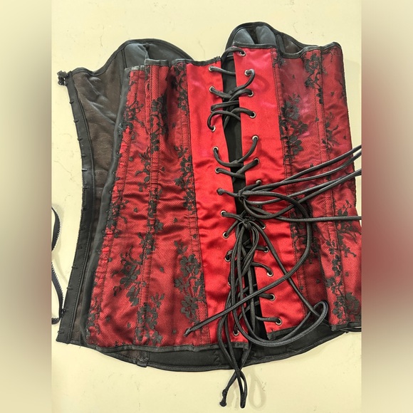 Vintage Strapless Scarlet Corset Set - Picture 8 of 9